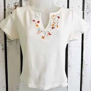 Crazy Horse‎ Embroidered Floral Top Size Medium Cream V-Neck Short Sleeve Fairy